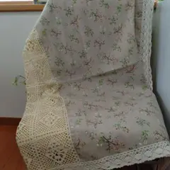 花柄レース付き天然素材テーブルクロス　ベージュ・生成り 100×150cm