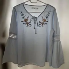 【値下げ】【美品】Samansa Mos2 刺繍入り水色長袖ブラウス L
