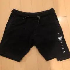 1PIU1UGUALE3のハーフパンツ