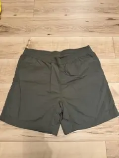【ほぼ未使用】+phenix カーキショートパンツ