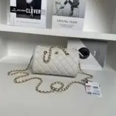 CHANEL ホワイト キルティング ショルダーバッグ