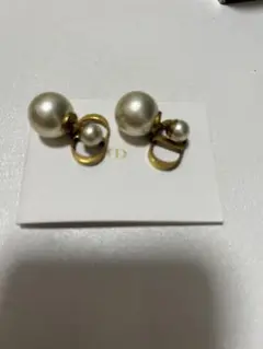 DIORパールピアス