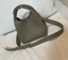 本革　レザー　バッグ　ショルダー　グレージュ　エトゥープ　レザーバゲットバッグ