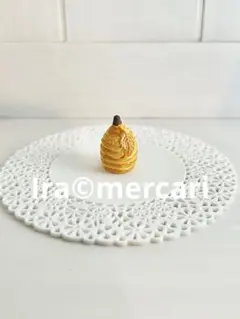 洋梨のパイのお菓子　フェーブ　フランス製　フェーヴ　置物　ミニチュア陶器