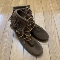 ミネトンカ フリンジショートブーツ