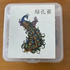 孔雀デザインの木製パズル