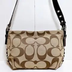 ☆美品☆送料無料☆COACHコーチシグネチャーキャンバスショルダーバッグ☆