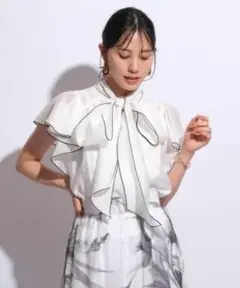 新品　マイストラーダ　ラッフルシアーボウタイブラウス