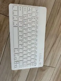 ホワイト薄型キーボード 約28cm x 12cmx4cm
