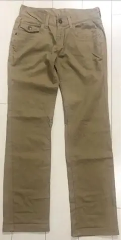 ベージュ チノパン