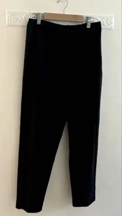 GU ブラック テーパードパンツ