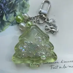 51 レジン　シャカシャカキーホルダー　シェイカー 大人　木　リス