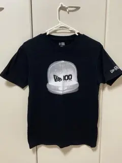 ストア限定】半袖　コットンTシャツ　ニューエラ100周年ロゴキャップ　ブラック