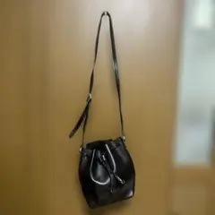 黒　バッグ　ショルダーバッグ