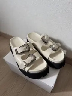 AMERI MEDI WESTERN BUCKLE SANDALS