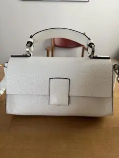極美品　デプレ　ホワイトレザー ハンドバッグ フラップ式