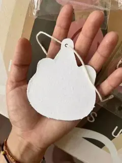 白い丸型ラベル 紐付き