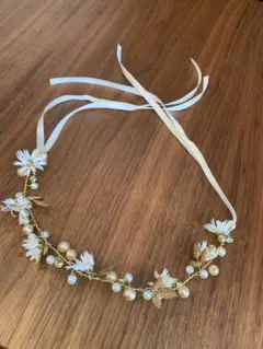 白い花とパールのヘッドアクセサリー