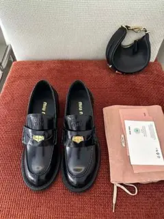 MIUMIUブラックローファー ハートバックル付き