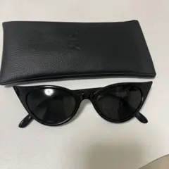 SLY キャットアイサングラス　ケース付き　黒