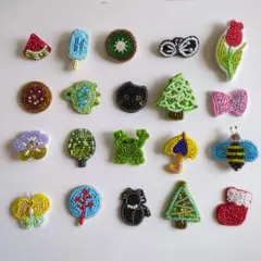 ビーズ刺繍ブローチ　２コ￥850