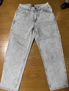 UNIQLO グレー ストレートデニムパンツ