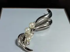 ブローチ