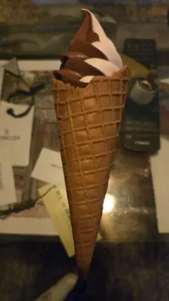 食品サンプル　スコーンのチョコミックスソフトクリーム