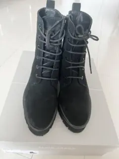 エルビオザノン 黒スウェードショートブーツ23センチ