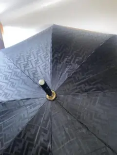 FENDI 折りたたみ傘 黒 ロゴパターン 晴雨兼用 FENDI 折りたたみ傘 黒 ロゴパターン 晴雨兼用