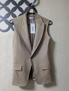 HAUNT LINEN VESTリネンジレ　ベスト オフホワイト　美品 HAUNT LINEN VESTリネンジレ ベスト オフホワイト 美品 - メルカリ