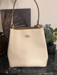 COACH ホワイトレザーショルダーバッグ