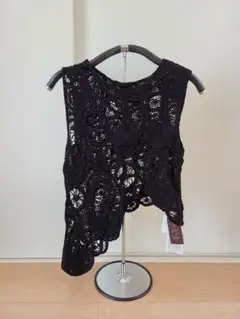 新品 かぎ編みニットベスト 黒 アシメトリー