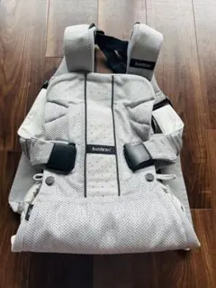 最終値下げ❗️BABYBJÖRN ONE 抱っこひも メッシュ ホワイト/グレー