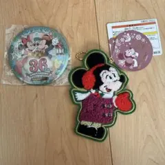 ディズニー36th Anniversary 缶バッジ・冬ミッキーキーホルダー