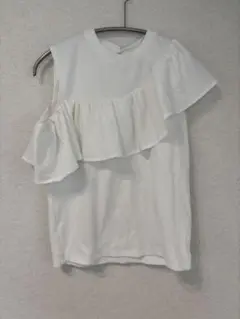 noela アシメフリルトップス