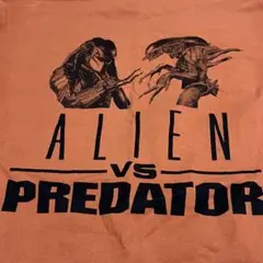 ユニクロ　ALIEN vs PREDATOR Tシャツ オレンジ　Ｍ