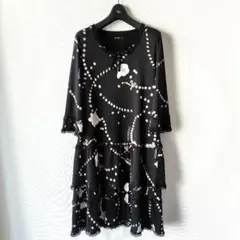INGEBORG インゲボルグ　１１号　黒 　花　 パール　ロゴ柄　ワンピース