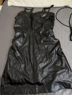 黒いレザー風ノースリーブミニワンピース