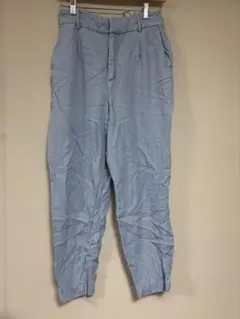 ライトブルー パンツ