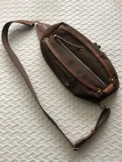 Kiefer neu ボディバッグ ブラウン