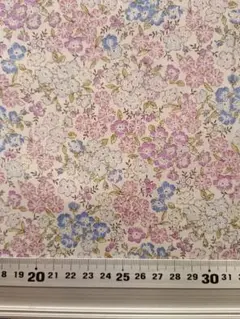 花柄　小花柄　生地生地幅約108×縦約120㎝　コスモテキスタイル