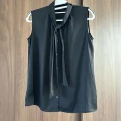 UNIQLO ブラックノースリーブシャツ S
