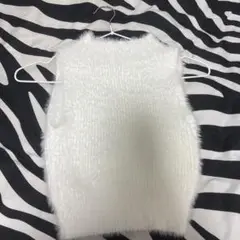 ホワイトノースリーブニット