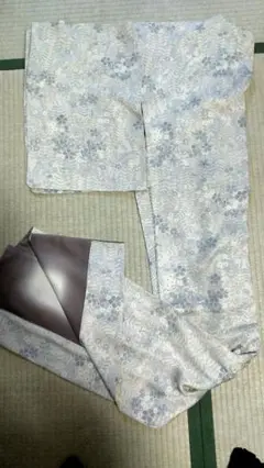 正絹小紋 オフホワイト地に薄い花枝柄