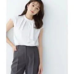 NATURAL BEAUTY BASIC サイドラッフルボウブラウス　グレージュ