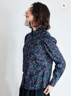 極美品 長袖シャツ Mサイズ オーガニックコットン 手織り ネイビー 小花柄