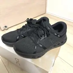 On ブラック ランニングシューズ
