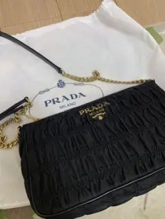 新品 プラダ ショルダーバック