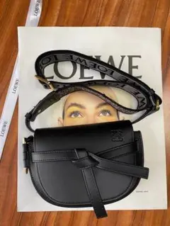 LOEWE ブラック ショルダーバッグ